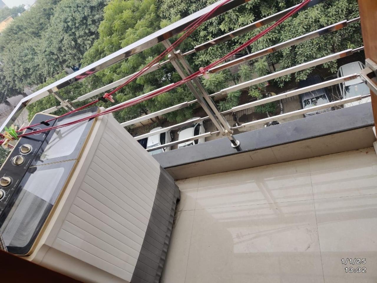 Prime Loc Fully Furnished 1bhk Dwarka Sector 23b Apartment